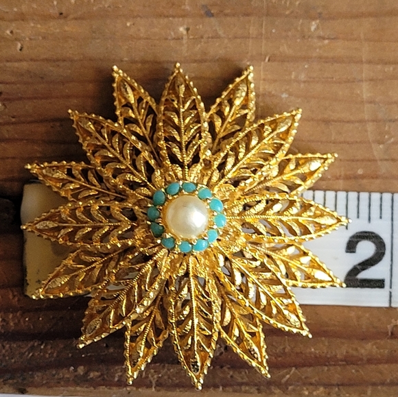 VTG Gold Toned Floral Brooch - Picture 6 of 6